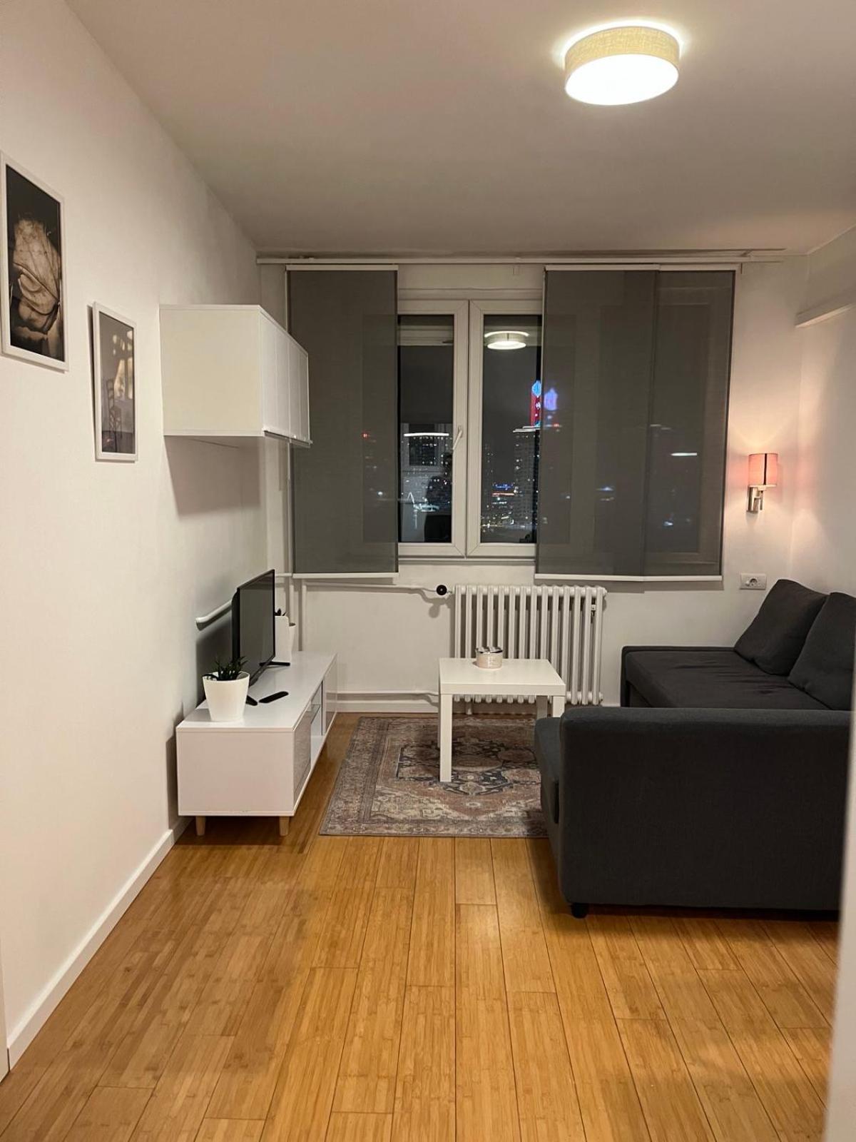 Lenny Apartment
